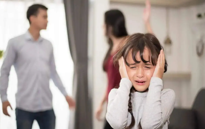 最伤人的家庭模式:妈强、娃弱、爸缺席
