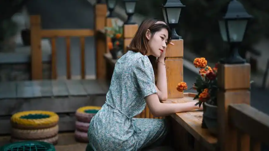 从坐姿看懂一个人的性格与爱情，很准